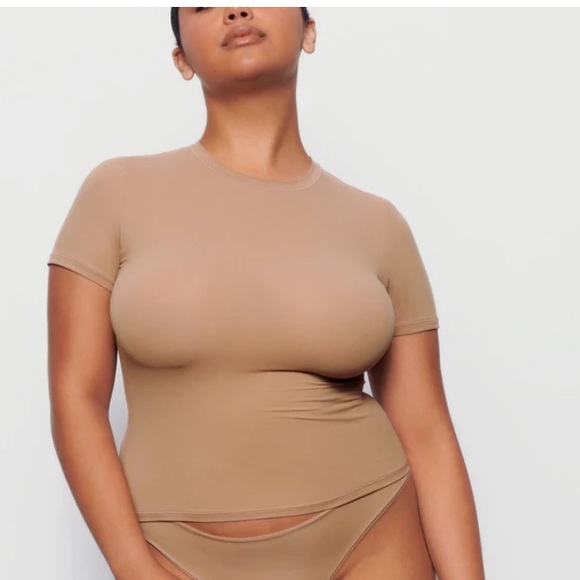 SKIMS Tops - Skims - Sand - FITS EVERYBODY T-SHIRT 2X in the color Sand
